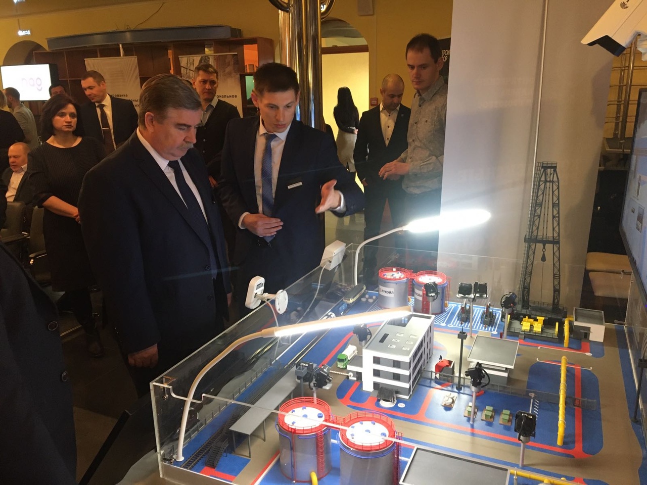 moqmcj1egqE.jpg moqmcj1egqE.jpg